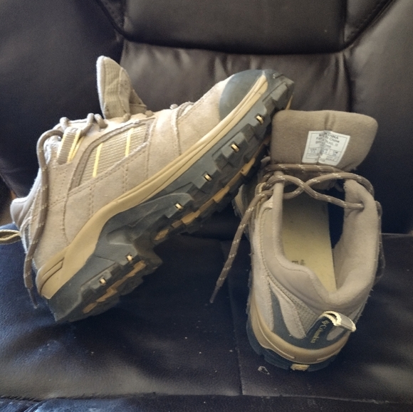 Columbia Broken Trail II Womens Hiking Shoes. Yellow & Tan. Used - Picture 7 of 7